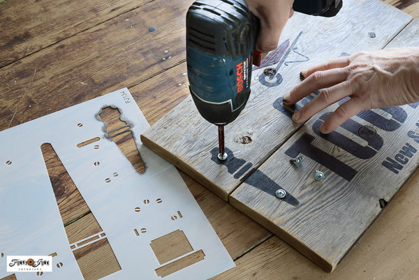 How to enhance the Hinges stencil with real screws.